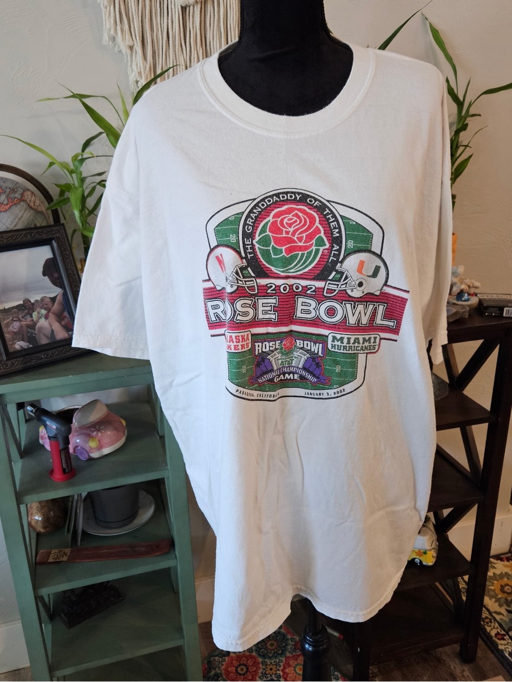 Gildan Vintage White Rose Bowl 2002 Graphic Tee with Red and Green Accents